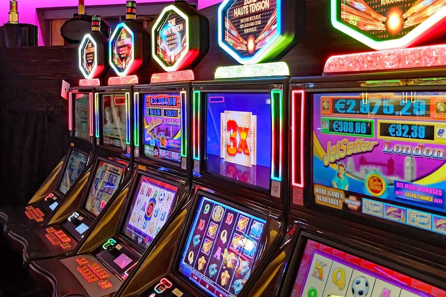 1. Exploring‍ the Diverse‍ Range of Slot Games: ⁣From⁣ Classic Themes to Innovative Features